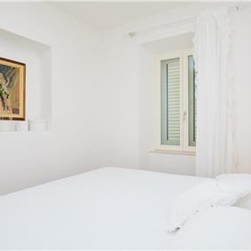 2-Bedroom Sea view Apartment with jacuzzi and Dubrovnik old town views, Sleeps 4